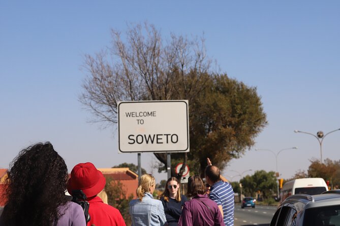 1 Day: Bus & Soweto Combo - Braamfontein, the zoo, and military history
