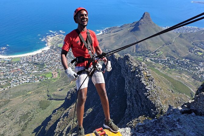 1-Hour Experience Table Mountain Abseiling - The safety briefing and gear setup