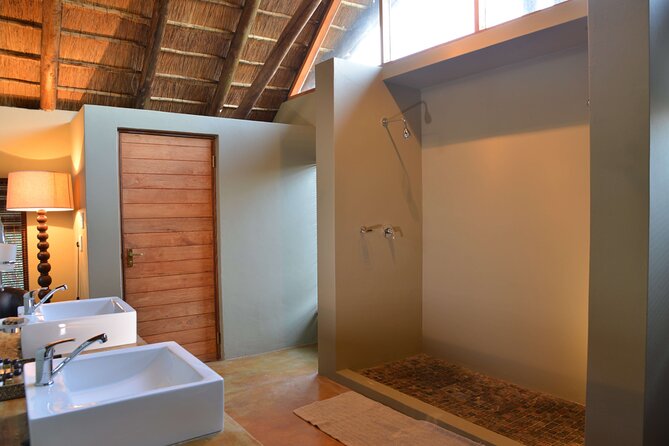 3 Day 4 Star Pilanesberg Safari - Day One: A Closed Vehicle, Lunch, and Your First Open Safari