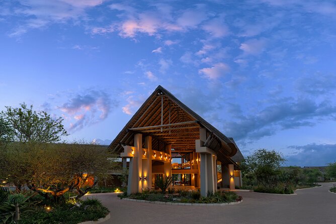 4 Days Radisson Kruger Safari Tour from Johannesburg - Day one: Johannesburg to Hoedspruit and a Blue Canyon sunset