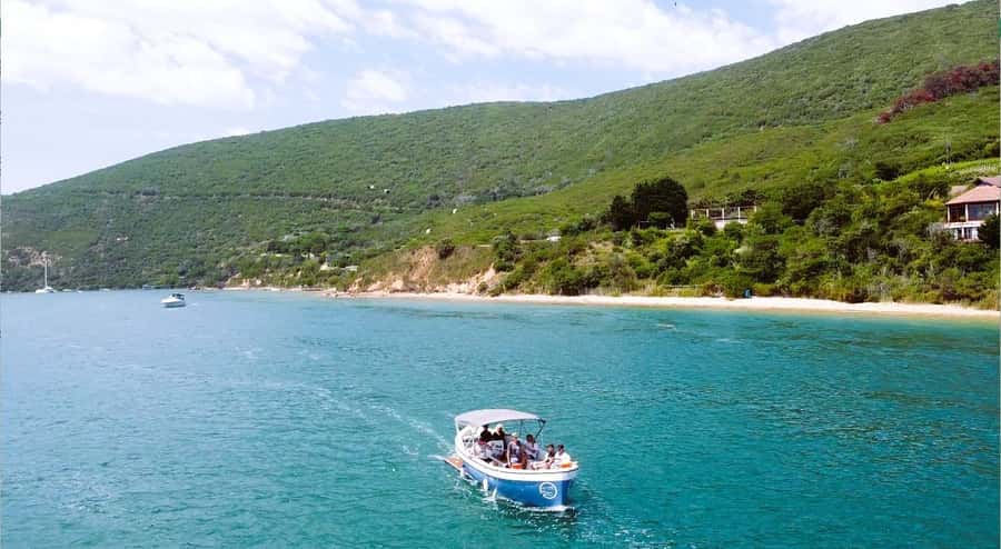 75 Minute Knysna Lagoon Charter - Seeing the Eastern and Western Heads