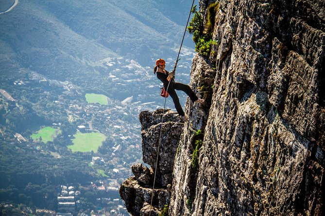 Abseiling Table Mountain - Reaching the summit by cable car or on foot