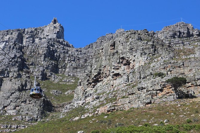 Abseiling Table Mountain - The safety briefing and setup