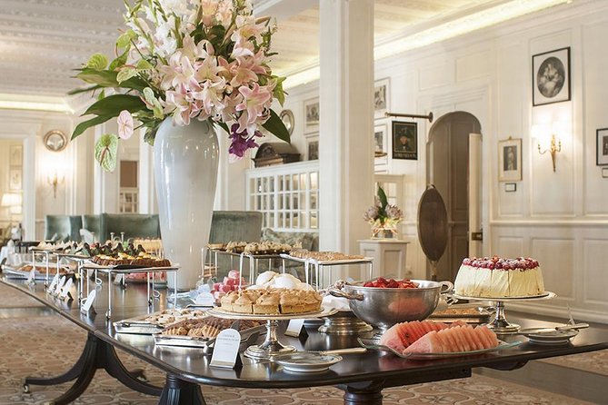 Afternoon High Tea at Mount Nelson Hotel from Cape Town - The Table Mountain view and the hotel atmosphere