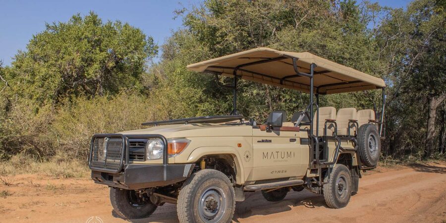 Big 5 Safari Am or Pm - A Small Group That Keeps the Guide Close