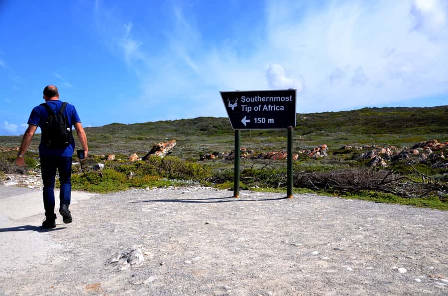 Cape Agulhas Tour from Cape Town - The lighthouse and Struisbaai give the coast more character