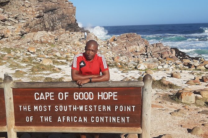 Cape of Good Hope, Penguins and Sightseeing tour - Table Mountain: a dramatic start, with a ticket to budget