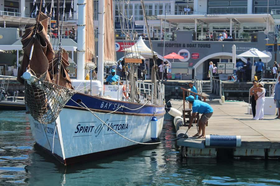 Cape Town: 1 Hour Table Bay Sailing Tour - Sailing out from the V&A Waterfront