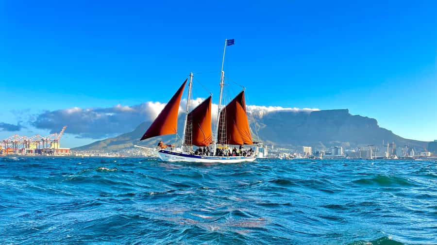 Cape Town: 1 Hour Table Bay Sailing Tour - Returning through Granger Bay
