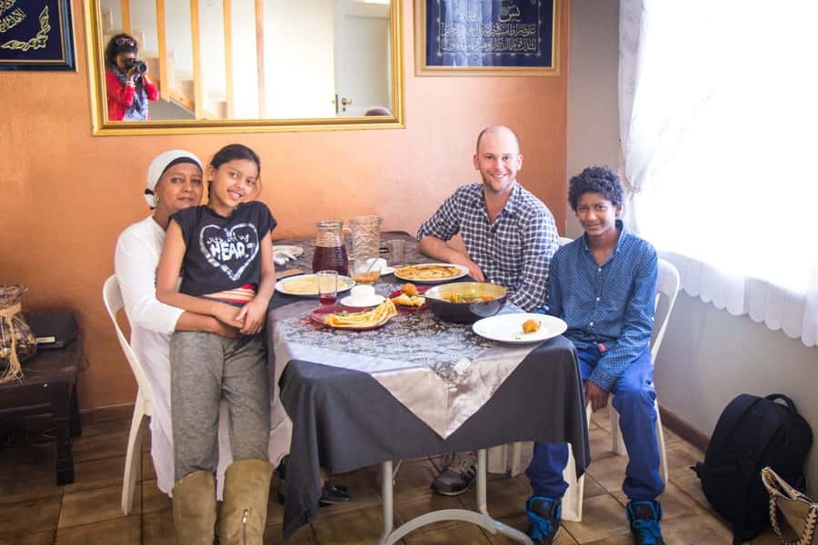 Cape Town: Bo-Kapp Walking Tour and Malay Cooking Class - Starting at the purple house