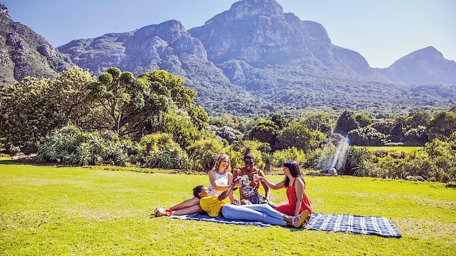 Cape Town: Full-Day Kirstenbosch, Bo-Kaap, and Penguins Tour - Camps Bay closes the coastal loop