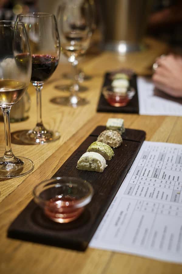Cape Town: Full-Day Winelands Tour with Wine Tastings & Food - The guides make the bus time count