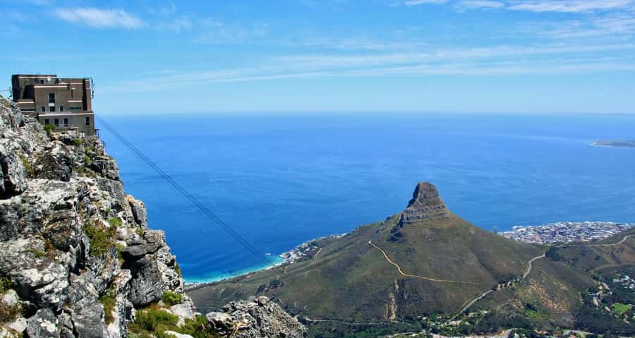 Cape Town: Guided Half-Day City Tour with Table Mountain - Bo-Kaap brings color and Cape Malay flavor