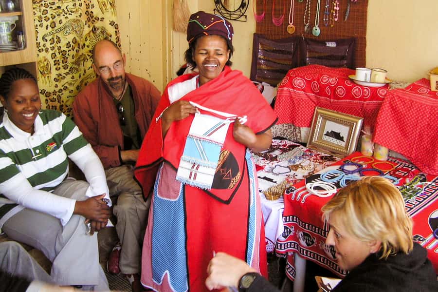 Cape Town: Guided Township Tour with Hotel Pickup - Bonteheuwel and Gugulethu by air-conditioned vehicle