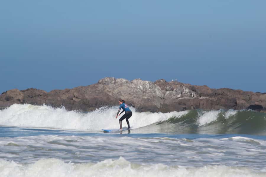 Cape Town:Learn to surf with the best view of Table Mountain - What the 90-minute group format feels like