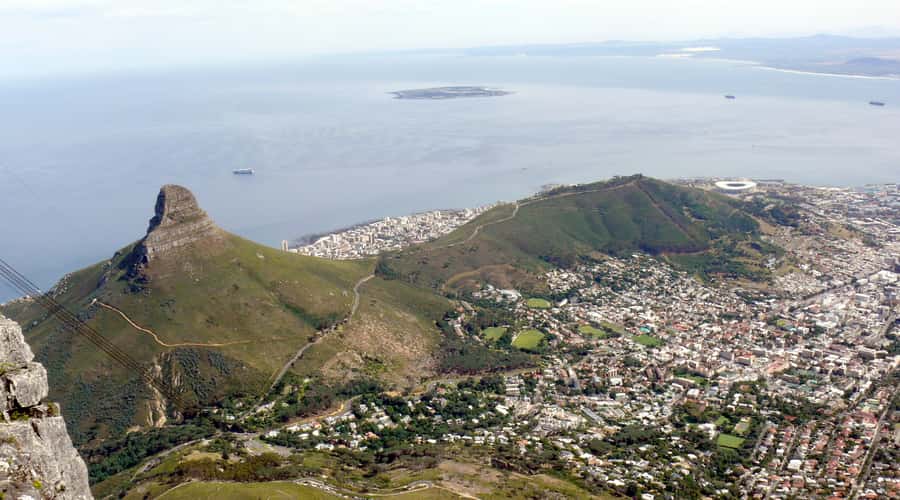 Cape Town: Lion's Head Sunrise Hike - The early pickup and walk to the trail