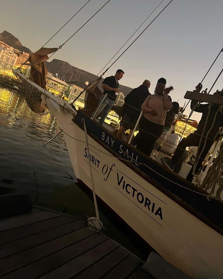 Cape Town: New Year's Eve Fireworks Cruise - Champagne, snacks, and the onboard mood