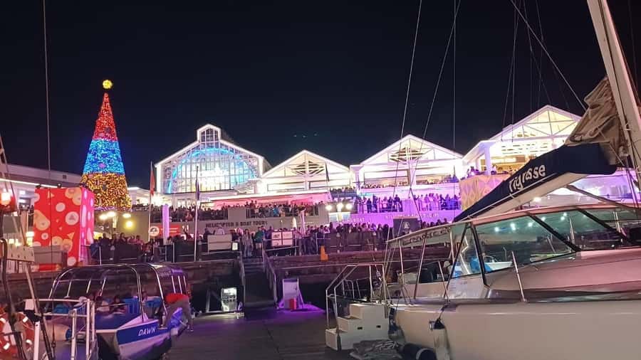 Cape Town: New Year's Eve Fireworks Cruise - Midnight fireworks from the anchored yacht