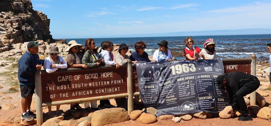 Cape Town: Peninsula, Penguins & Cape of Good Hope Day Tour - Bo-Kaap and Maiden’s Cove set the tone