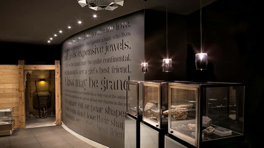 Cape Town: Private Guided Tour of Cape Town Diamond Museum - Why this small museum is worth your time