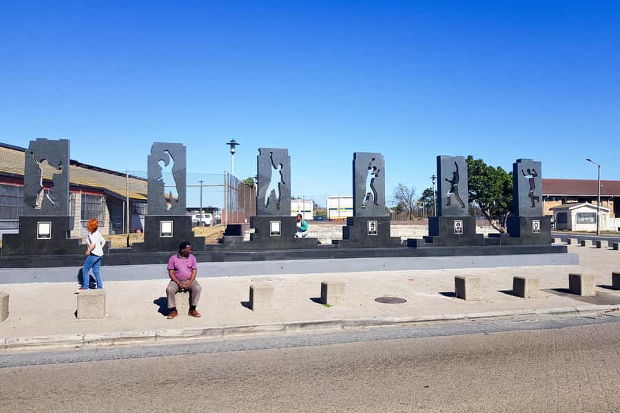 Cape Town: Robben Island Ferry Ticket and Townships Tour - Gugulethu’s memorials and difficult memories