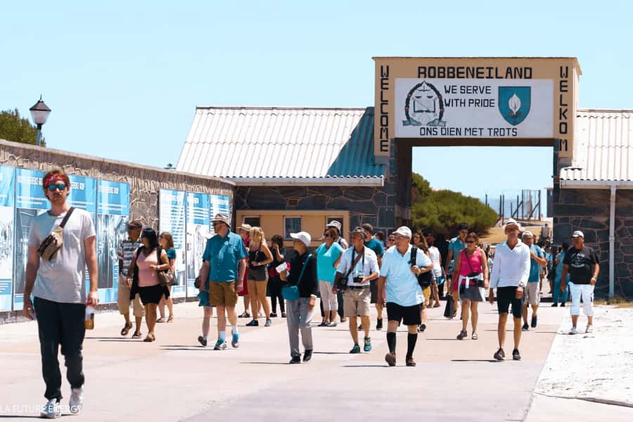 Cape Town: Robben Island Ferry Tour with 1-Way Hotel Pickup - What the five-hour schedule really feels like