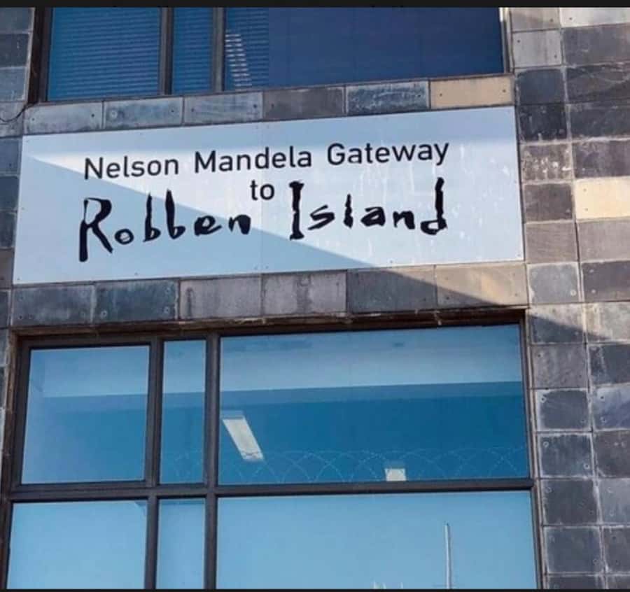 Cape Town: Robben Island Tour Tickets and V&A Waterfront - The ferry and handoff require a little patience