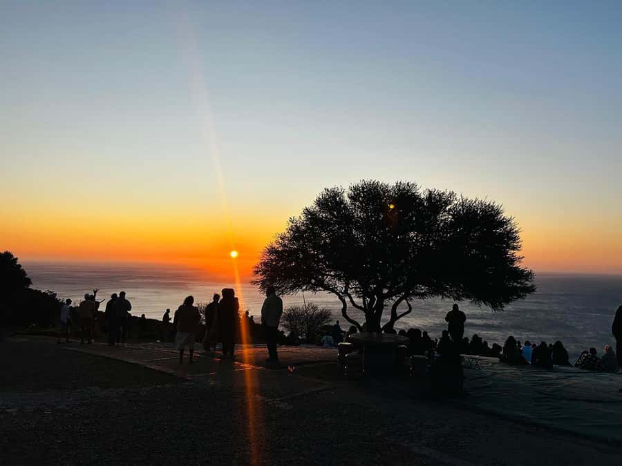 Cape Town: Sunset Bus Tour with Picnic on Signal Hill - Your 105 minutes on Signal Hill
