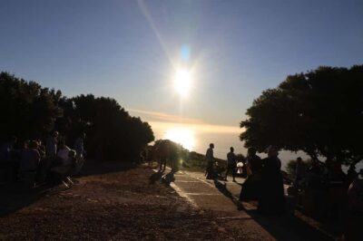 Sunset Bus Tour with Picnic on Signal Hill