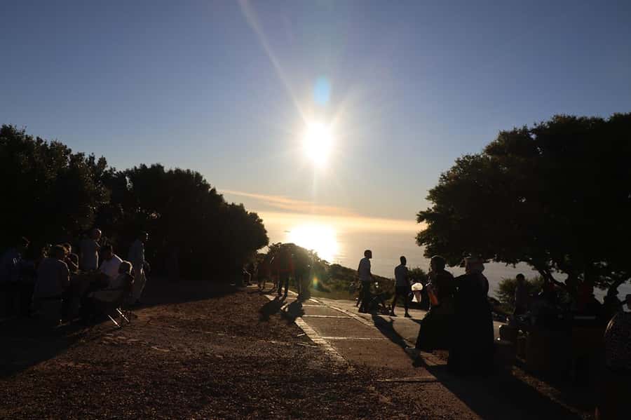 Cape Town: Sunset Bus Tour with Picnic on Signal Hill - Along the Atlantic Seaboard through Sea Point and Camps Bay