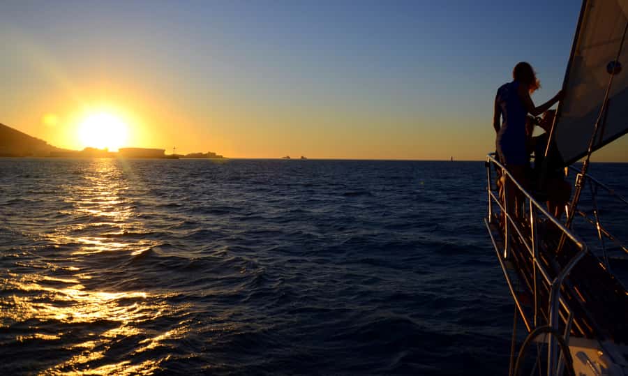 Cape Town: Sunset Champagne Cruise - Sparkling wine, music, and the social mood