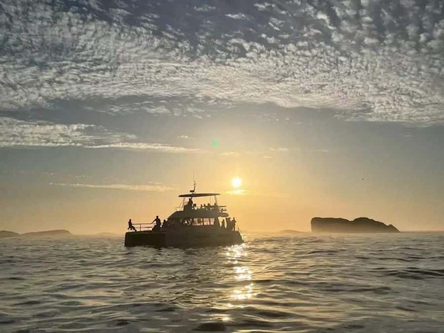Cape Town: Sunset Champagne Cruise - Leaving the V&A Waterfront for Table Bay