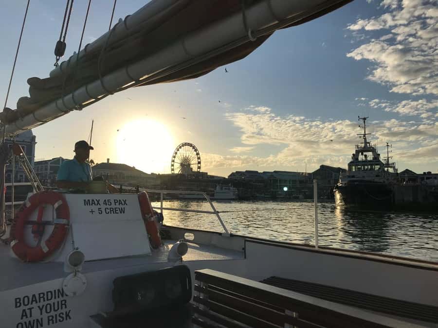 Cape Town: Sunset Cruise from V&A Waterfront with Bubbly - Returning with stadium and Waterfront views
