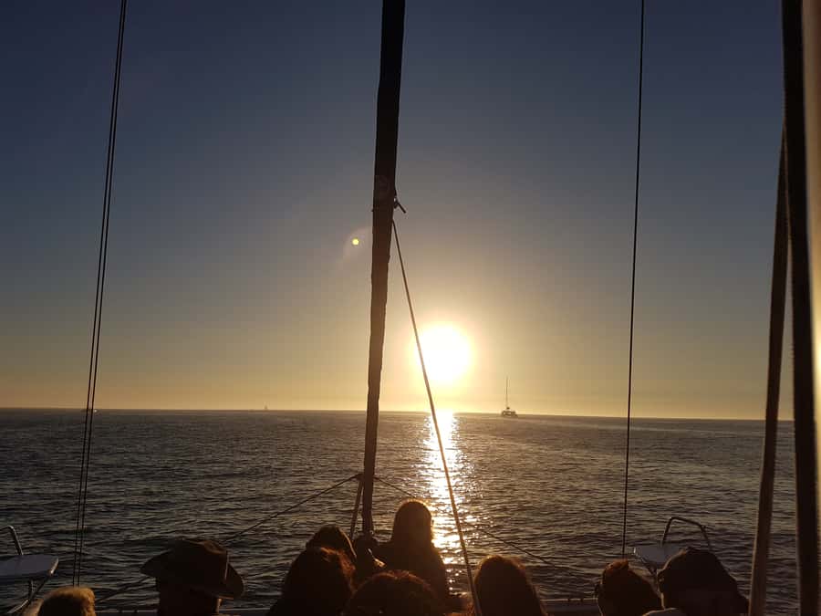 Cape Town: Sunset Cruise from V&A Waterfront with Bubbly - What the $38 price gives you