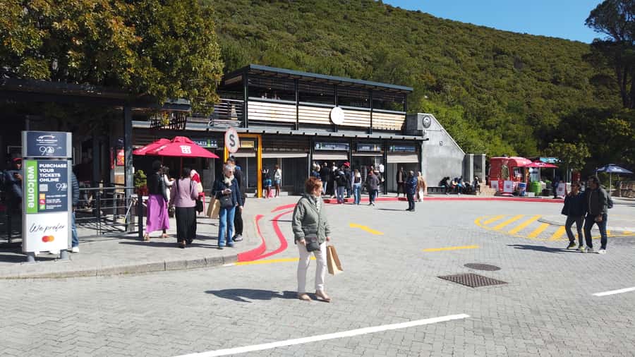 Cape Town: Table Mountain and Robben Island Tour - What the guides add to the day