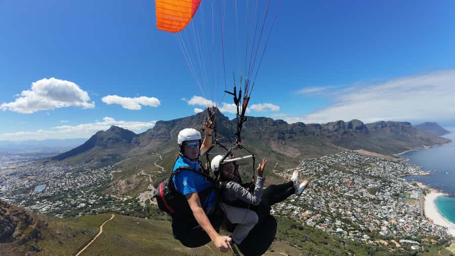 Cape Town: Tandem Paragliding with Instructor - The briefing and the takeoff at Signal Hill