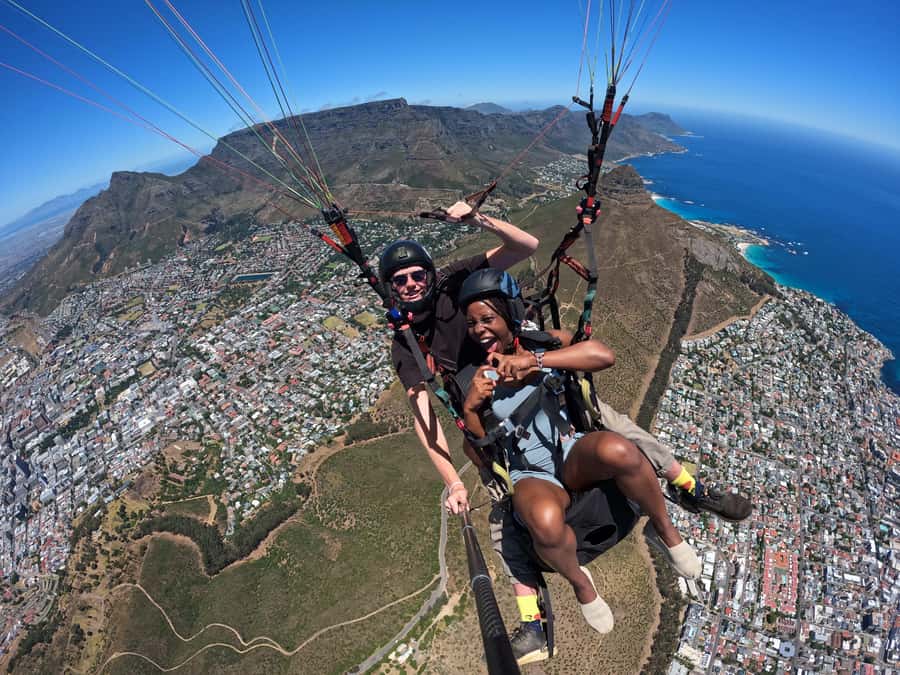 Cape Town: Tandem Paragliding with views of Table Mountain - Sea Point and Camps Bay landings