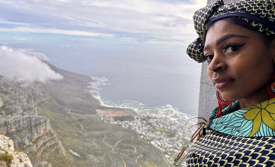 Cape Town Tour: Table Mountain, Penguins & Cape Point+Pickup - Maiden’s Cove and Llandudno: quick coastal photo stops