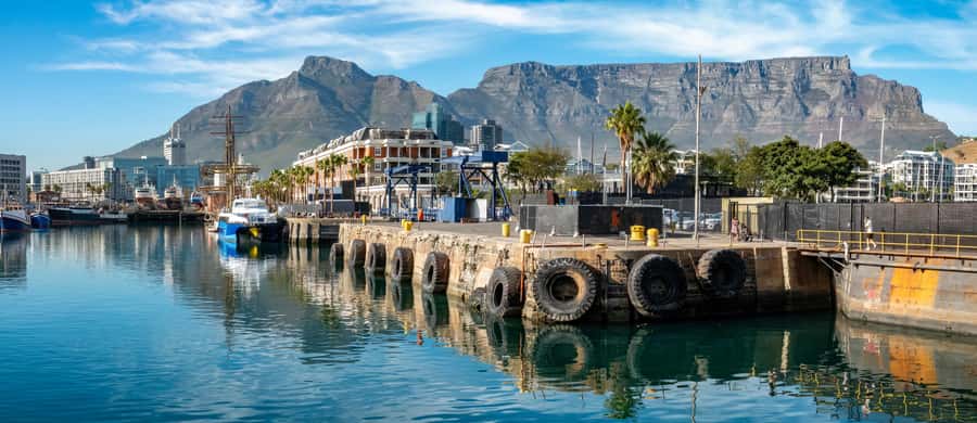 Cape Town Tour: Table Mountain, Penguins & Cape Point+Pickup - Cape of Good Hope: cliffs, signs, and open ocean