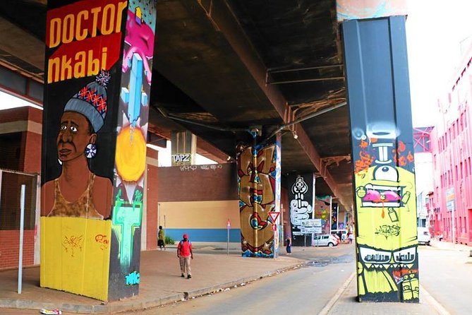 Contrast Tour Including Sandton, Alexandra, Johannesburg and Soweto - Why a group of six changes the day