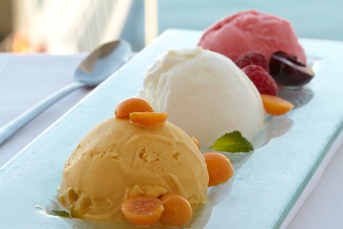 Cruise and Dine Dinner / Cape Town: Sunset Champagne Cruise and 3-Course Dinner - Dinner at the V&A Waterfront