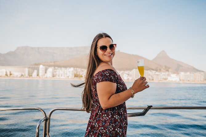 Cruise and Dine Lunch / Cape Town: Coastal Motor Cruise and 2-Course Lunch - Starting at Quay 5 in the V&A Waterfront