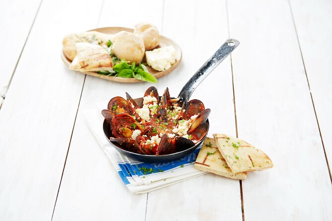 Cruise and Dine Lunch / Cape Town: Coastal Motor Cruise and 2-Course Lunch - Weather can change the experience