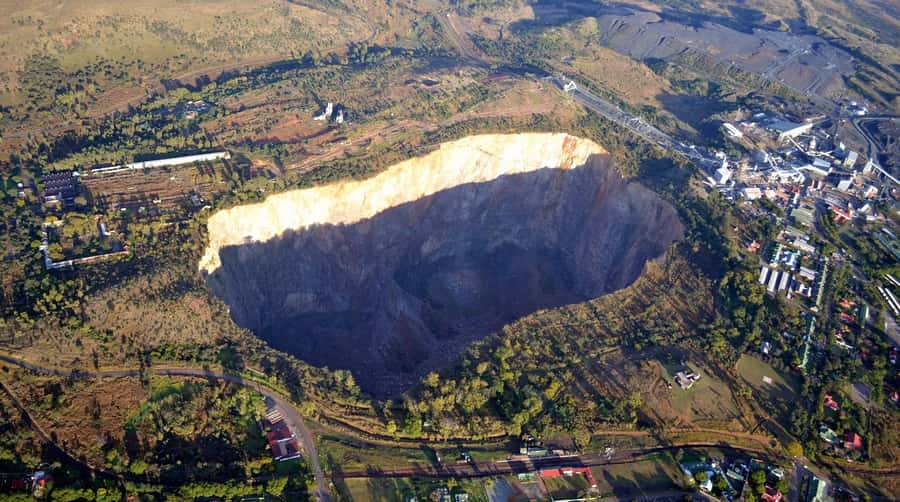 Cullinan Diamond Mine Tour - Looking into the Cullinan Big Hole