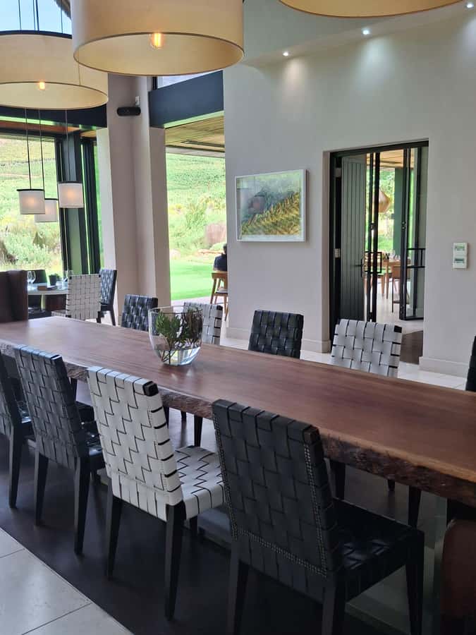 CUSTOMISED PRIVATE WINE TOUR WITH LUNCH - CAPE TOWN - Oldenburg’s mountain amphitheatre