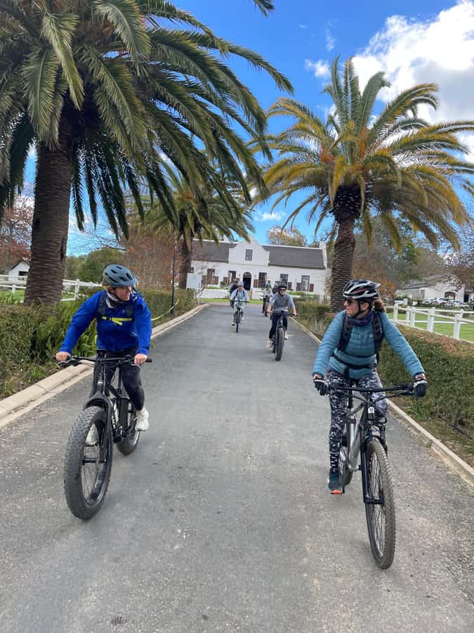 E-Bike Stellenbosch Winelands - Full Day Private Tour - Boschendal: lunch, coffee, and local shopping