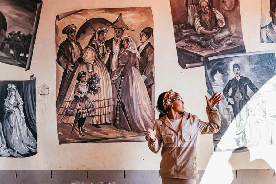 From Cape Town: Cape Peninsula & Boulders Penguin Beach Tour - Simon’s Town adds lunch and naval character