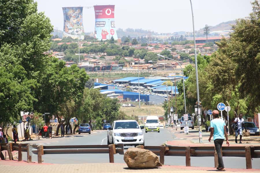 From Johannesburg: Pretoria, Soweto & Apartheid Museum Tour - Mandela House on Vilakazi Street
