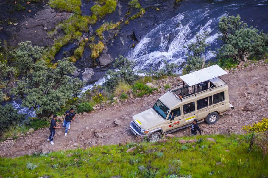 From Underberg: Sani Pass Day Tour - Starting in Underberg and meeting your 4x4