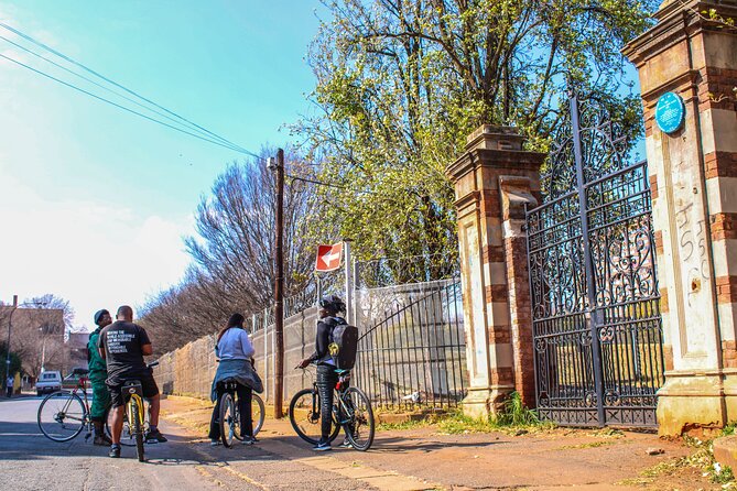 Full-day Johannesburg Bike Or Walking tour - With Transport - Maboneng and the creative side of the city